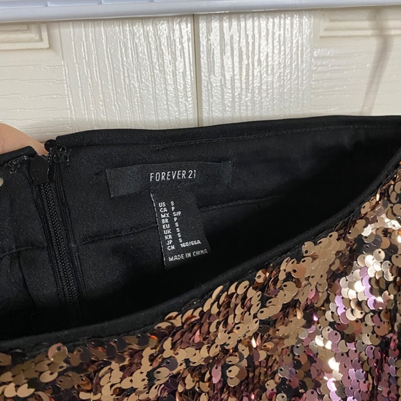 Brand New Forever 21 Sequins Mini Skirt in Size S - Picture 3 of 7